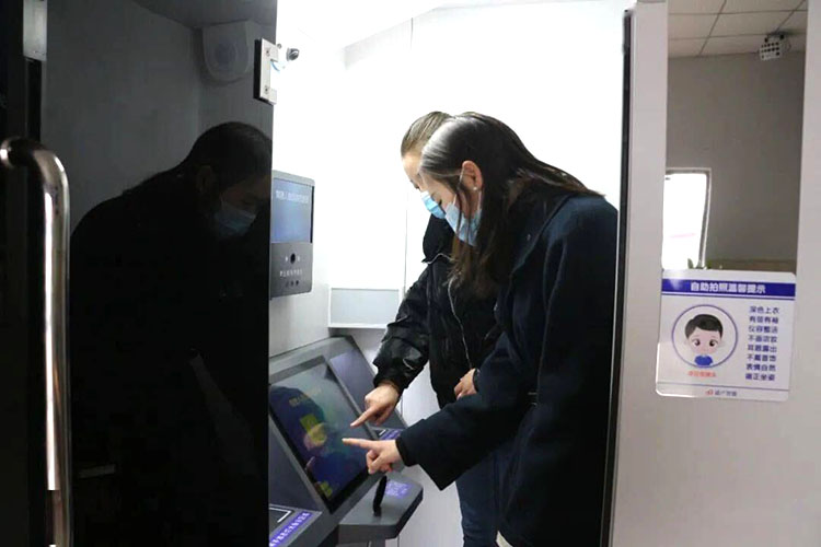 自助体检机一站式完成 ，学车体检不用跑冤枉路 